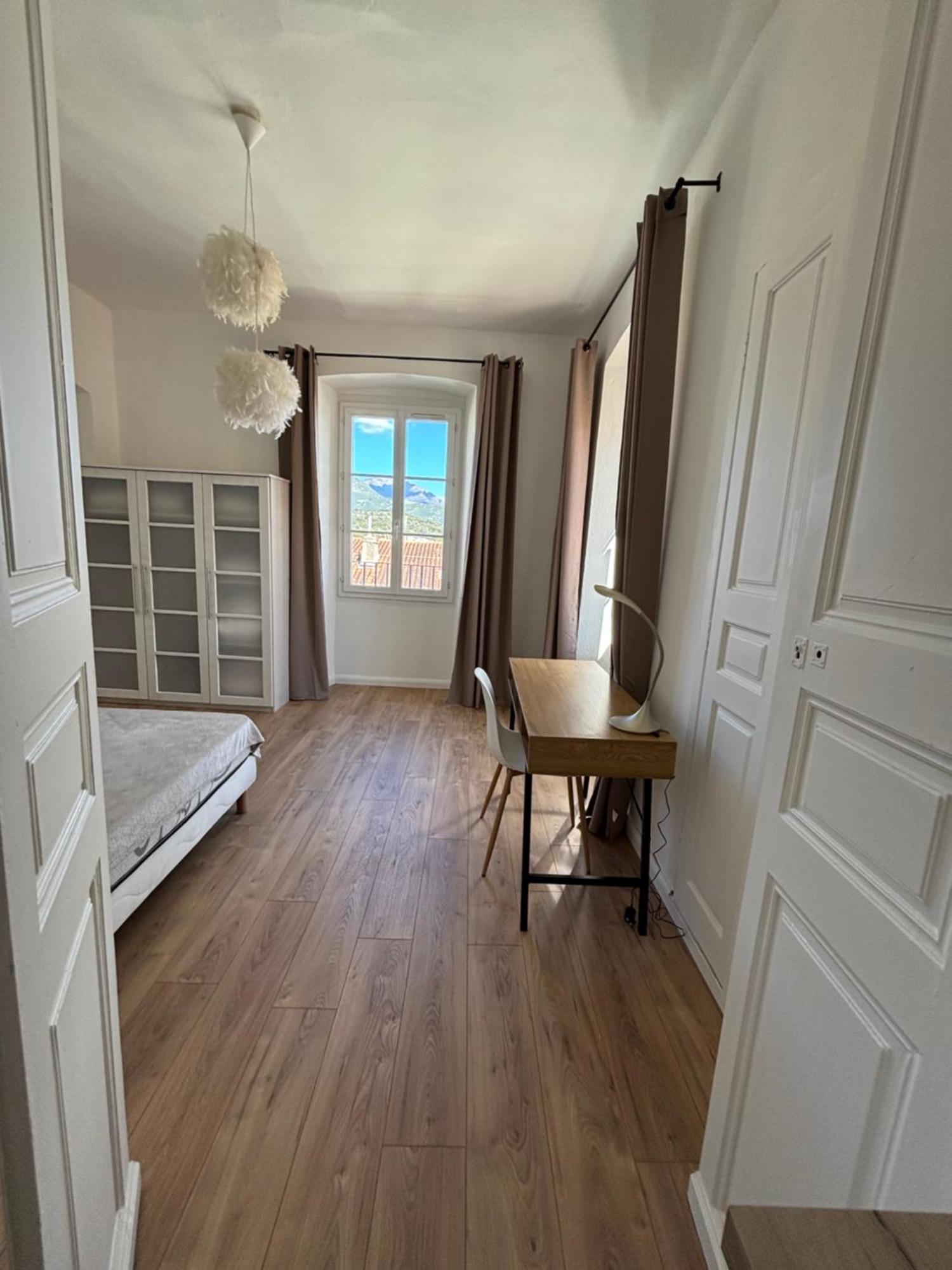 Magnifique Grand T3 Refait A Neuf En 2025 Plein Centre Corte 13 Cours Paoli Wifi Ecran Plat Lave Linge 6 Couchages