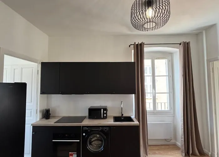 Magnifique Grand T3 Refait A Neuf En 2025 Plein Centre Corte 13 Cours Paoli Wifi Ecran Plat Lave Linge 6 Couchages