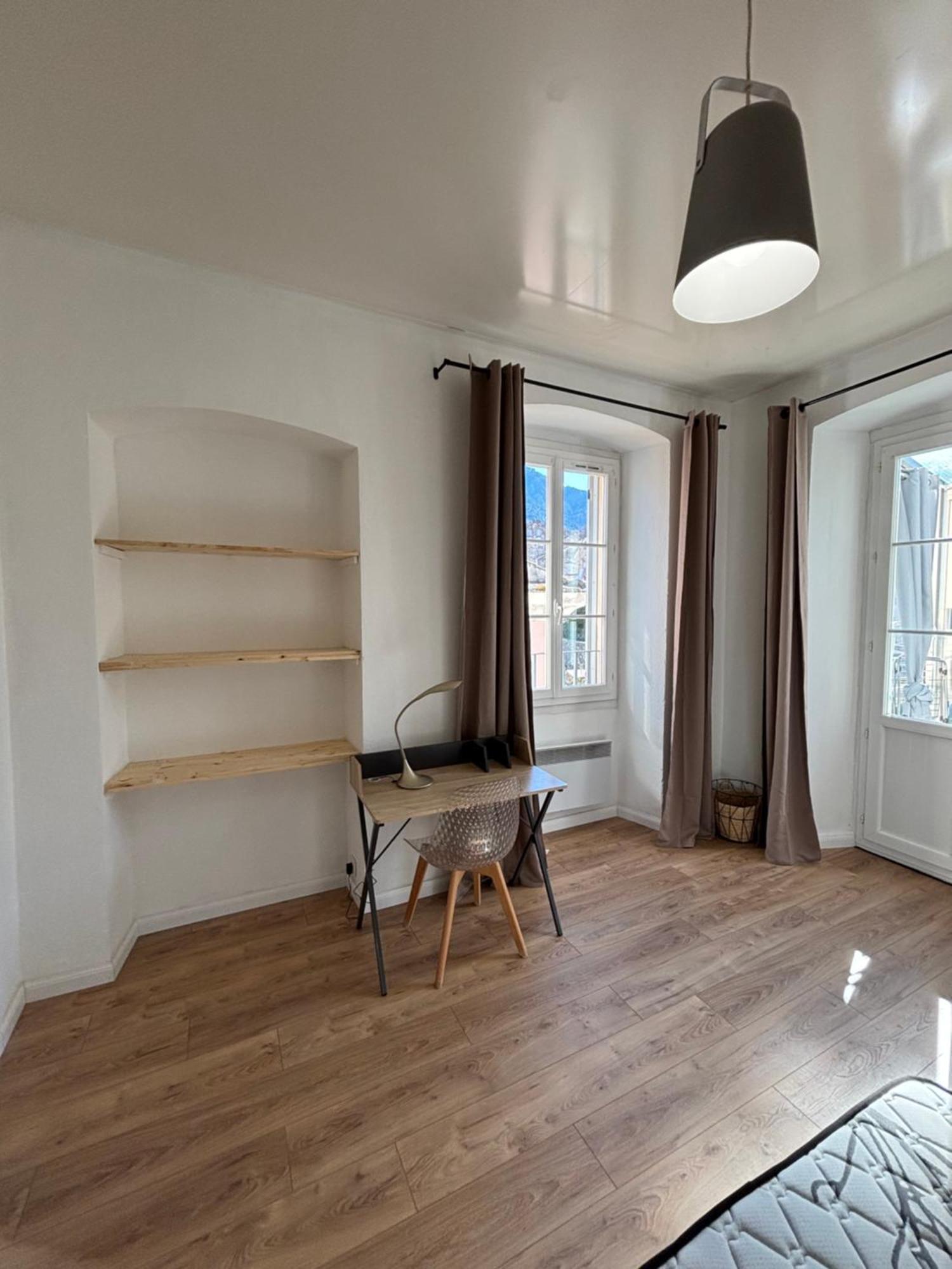 T3 50m2 Plein Centre Corte 13 Cours Paoli Wifi écran Plat Lave Linge 6 Couchages Appartement *